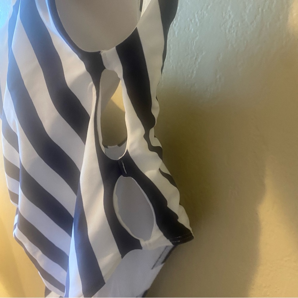 NWT Aerie One Piece Bathing Suit, Navy & White Stripes with cutout wholes Large - Picture 4 of 9